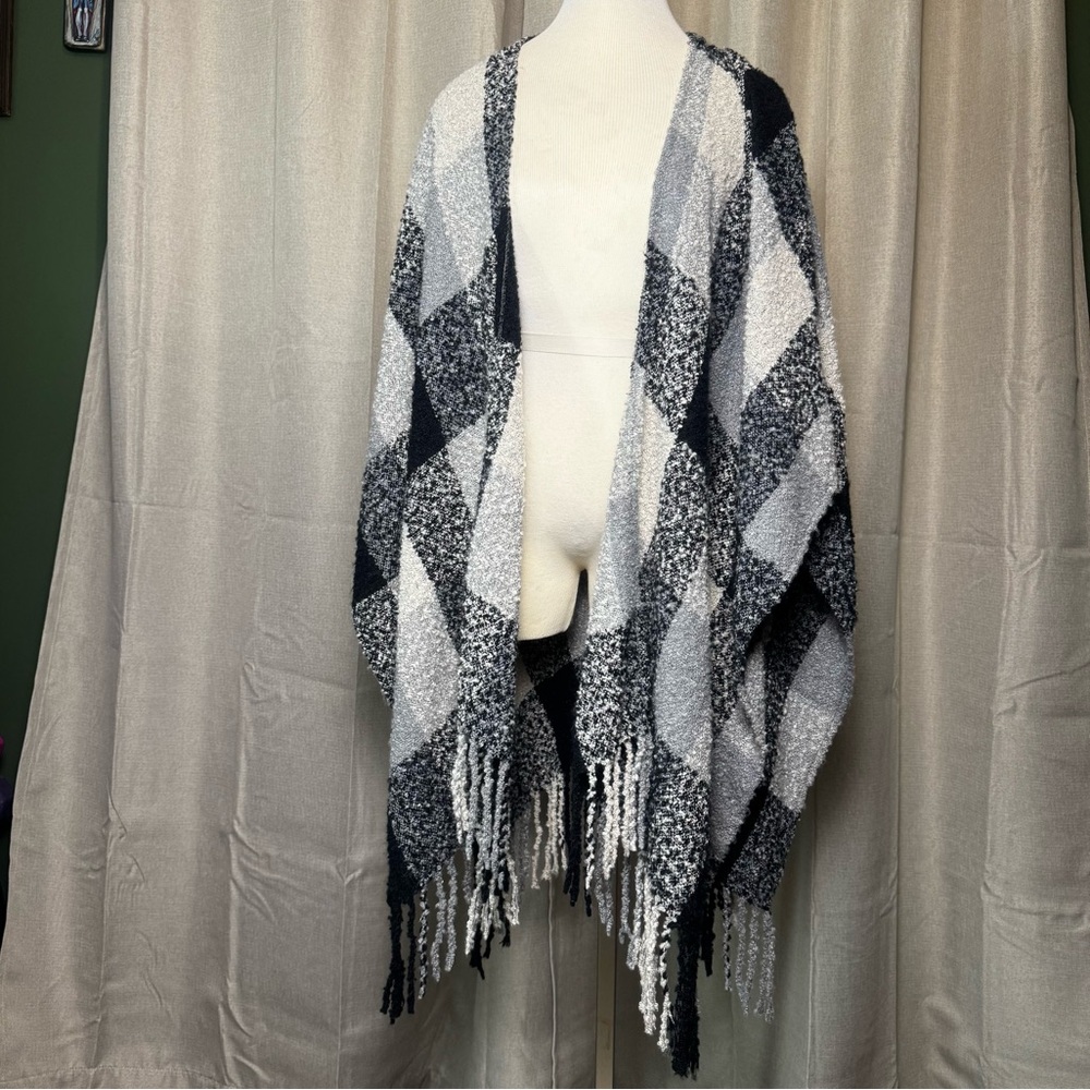 Woolrich OS Black Gray Plaid Blanket Shawl Wrap AMELIA Cozy Layers Fringe